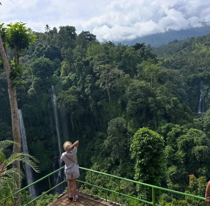 Sekumpul Waterfall and Hanging Resto & Bar